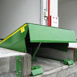 Levelers hidráulicos elétricos da carga do elevador da doca para caminhões/capacidade peso da empilhadeira 6T